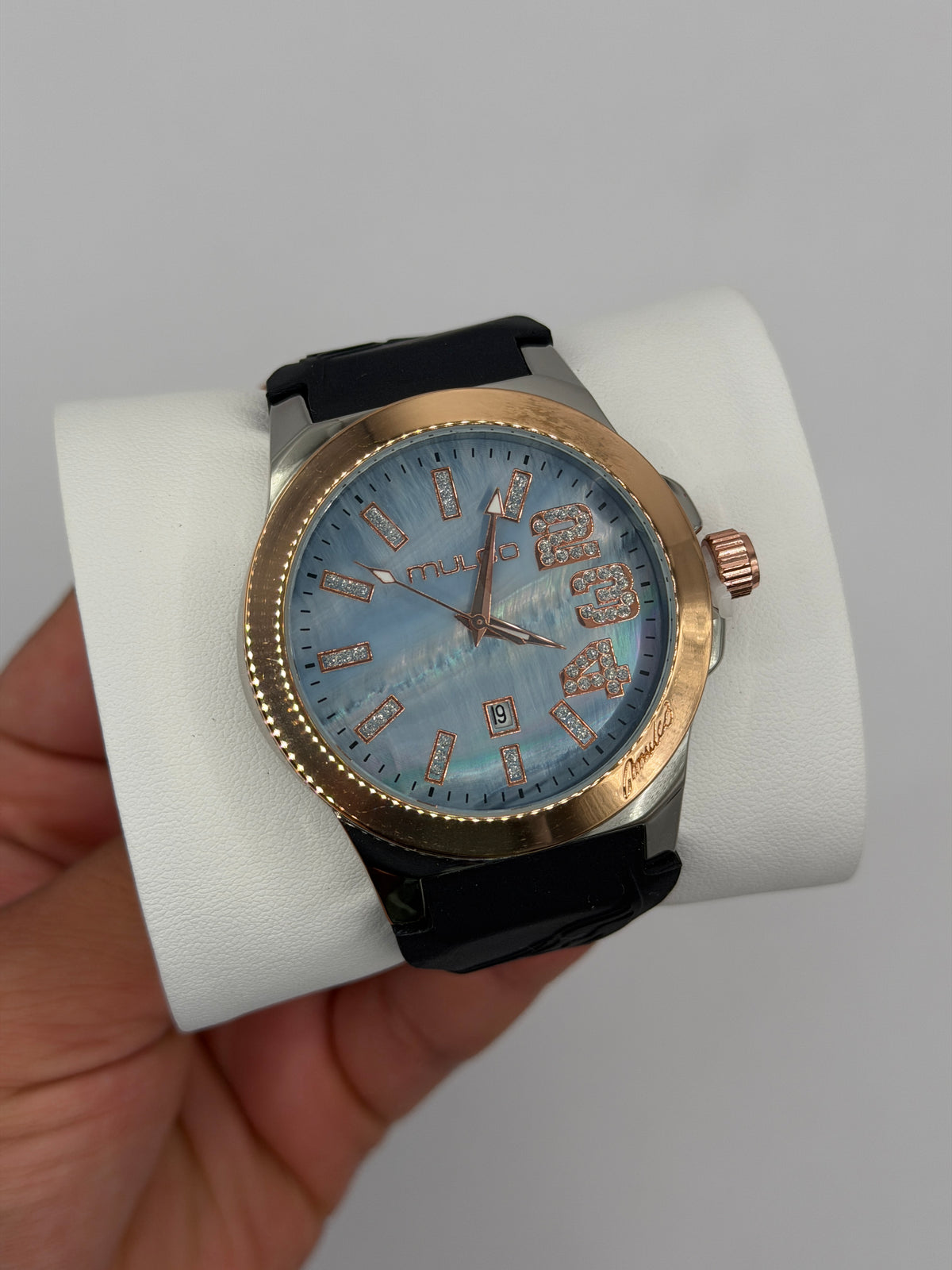 Mlco Mujer Negro Fondo Azul Bisel Dorado