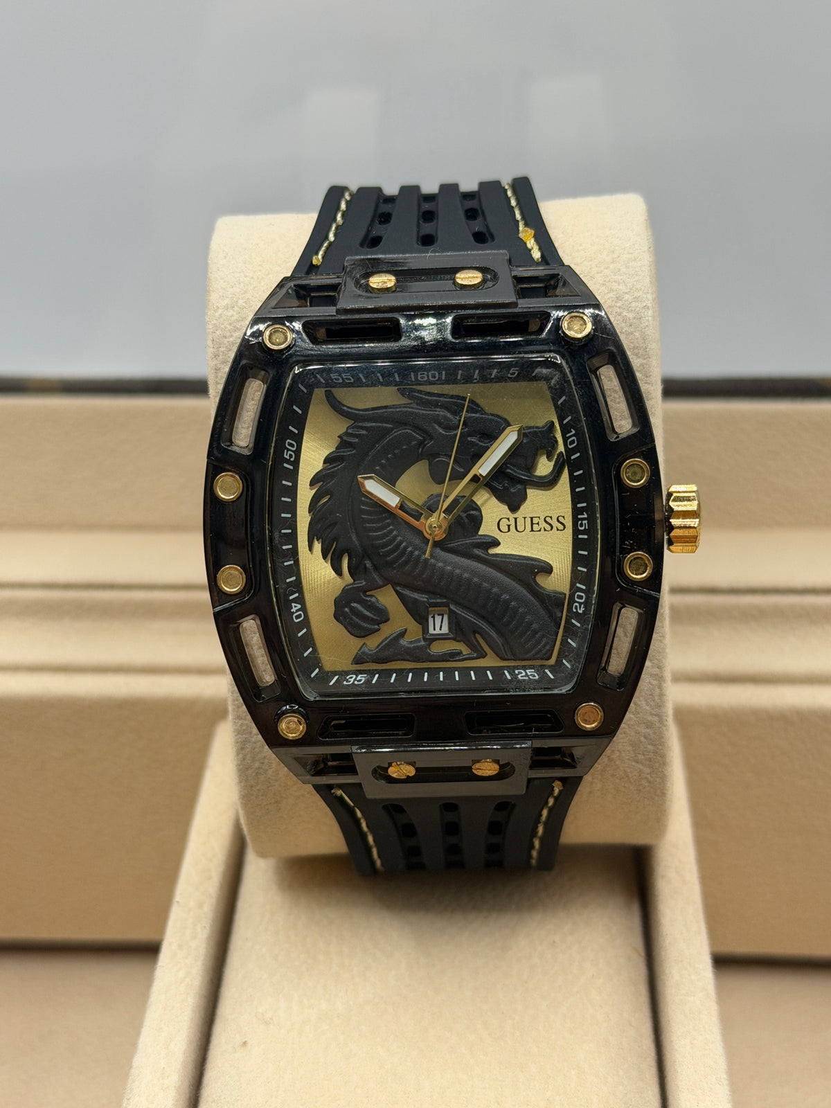 Guss Hombre Dragon Negro Tablero Dorado SR47