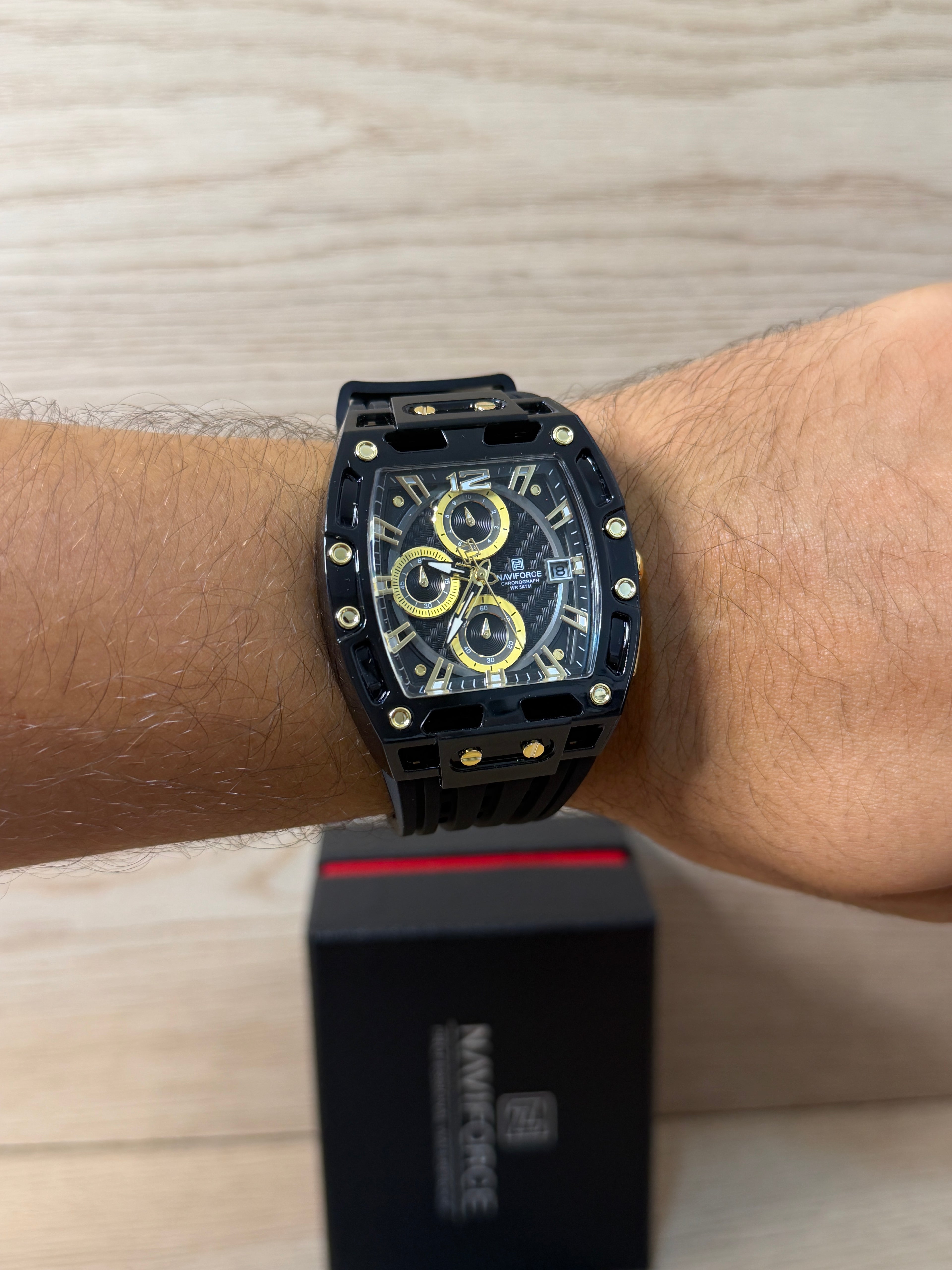 NaviForce Original Hombre Negro Dorado Funcional