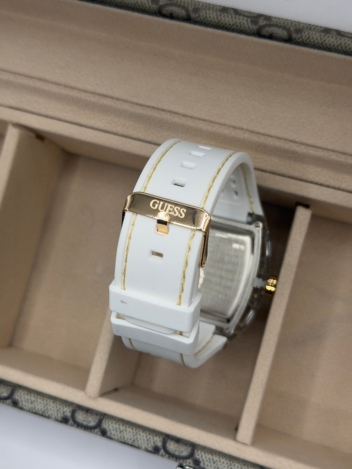 Guss Hombre Leon Blanco Tablero Dorado SR47